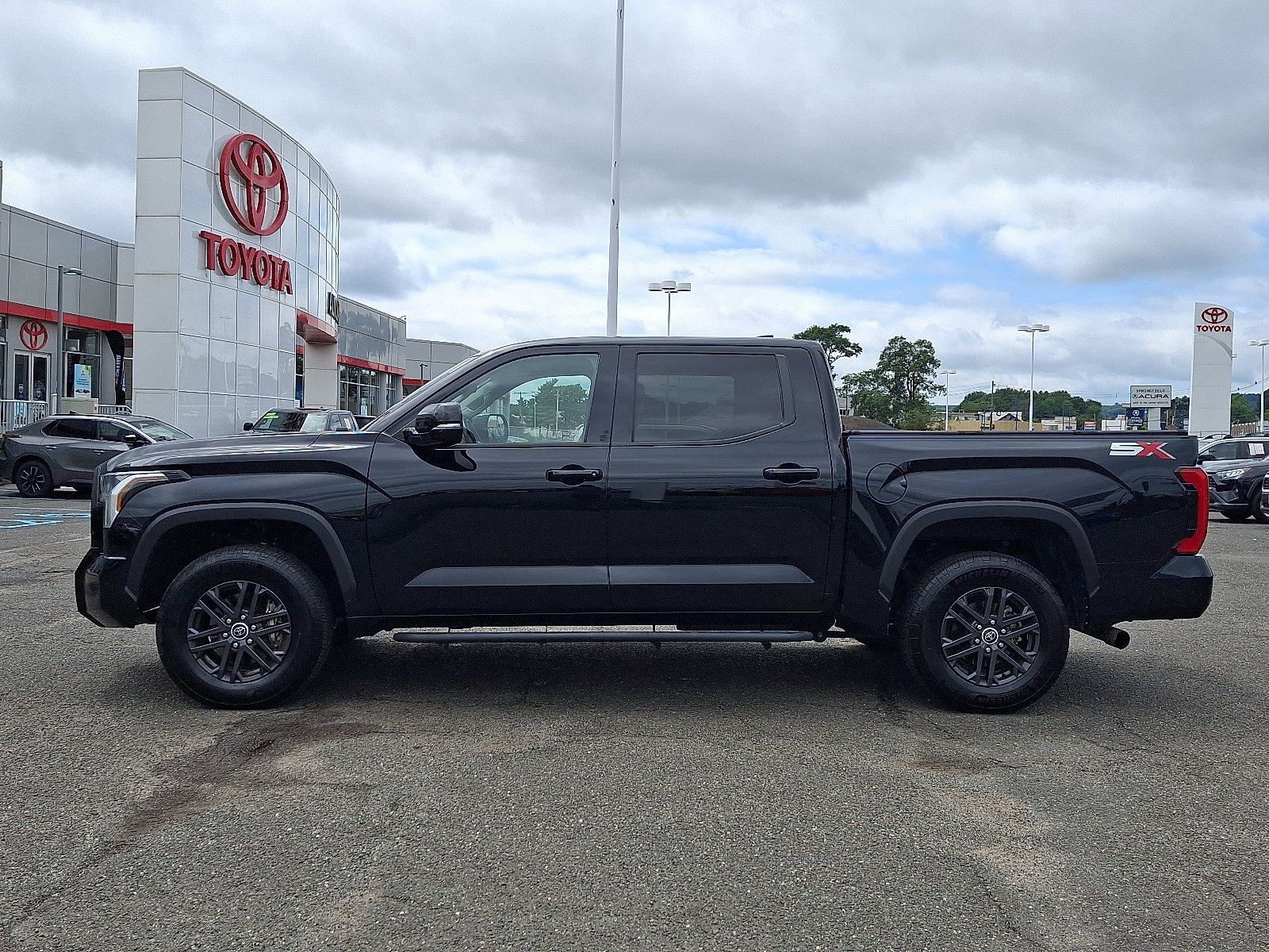 Used 2024 Toyota Tundra SR5 w/ SR5 Convenience Package AWD/4WD image 4
