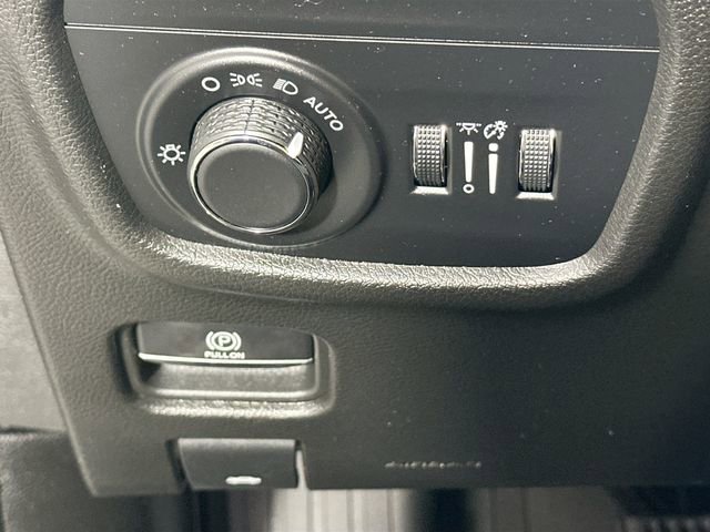 Used 2024 Jeep Grand Cherokee L Altitude AWD/4WD image 24