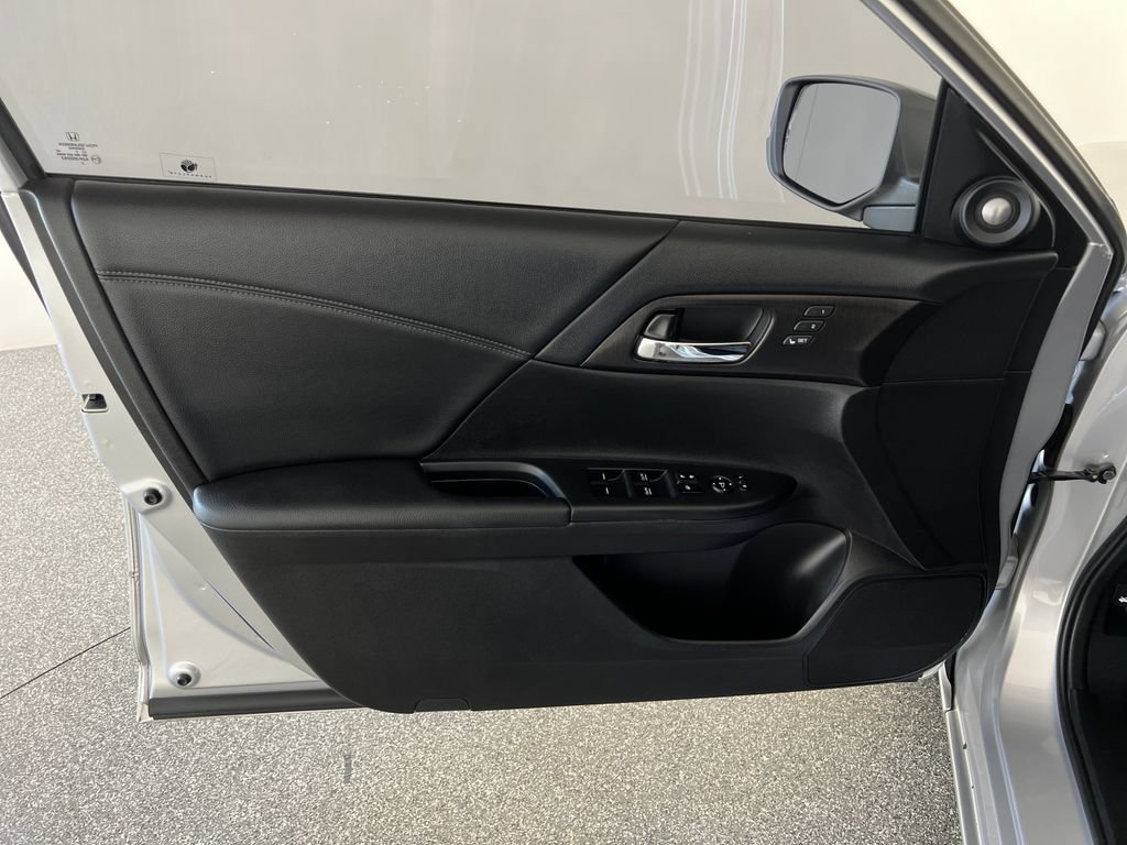 Used 2015 Honda Accord EX-L image 12
