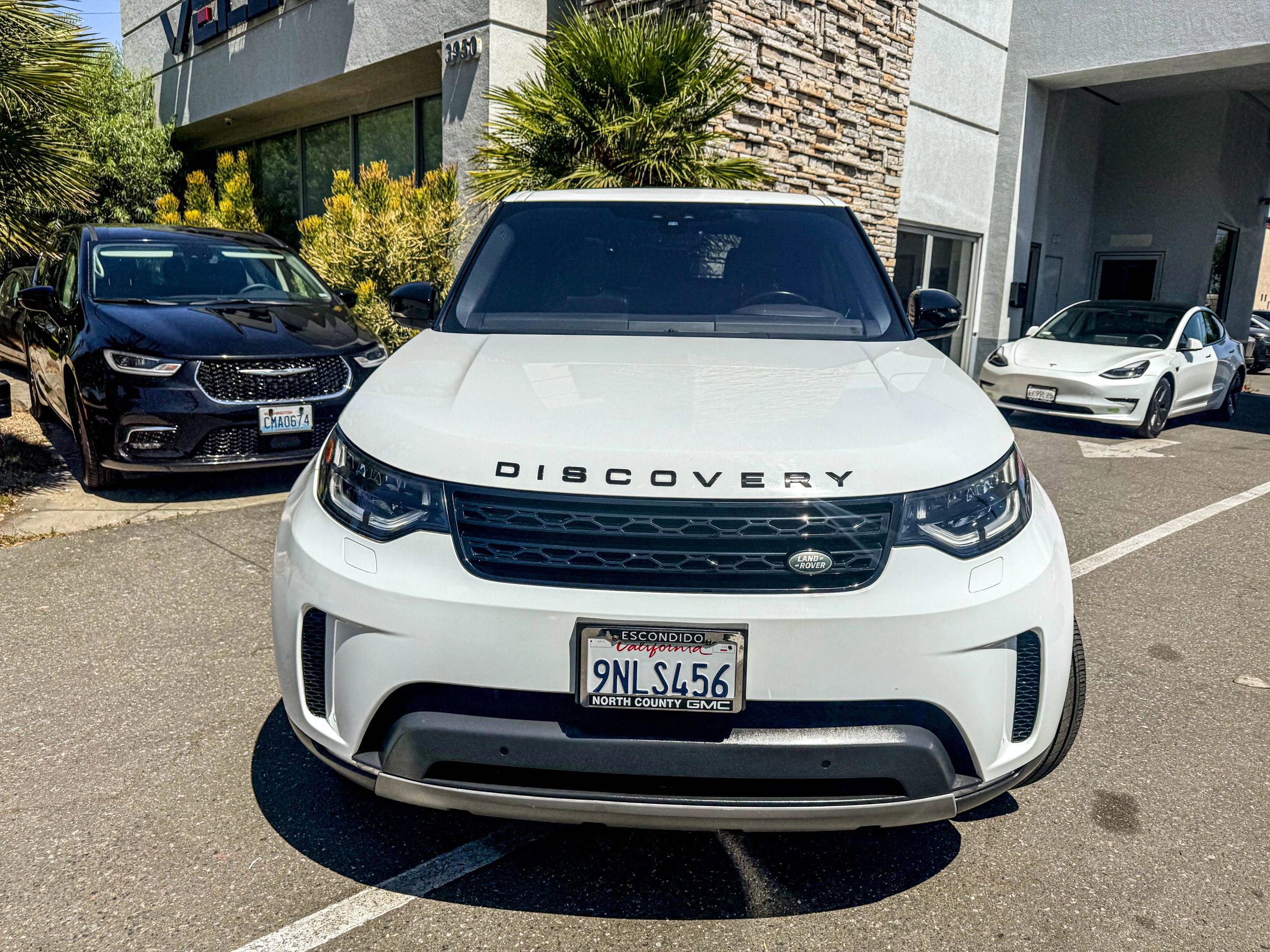 Used 2020 Land Rover Discovery HSE image 9
