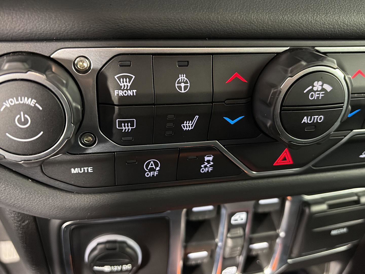 Used 2025 Jeep Gladiator Sport image 32