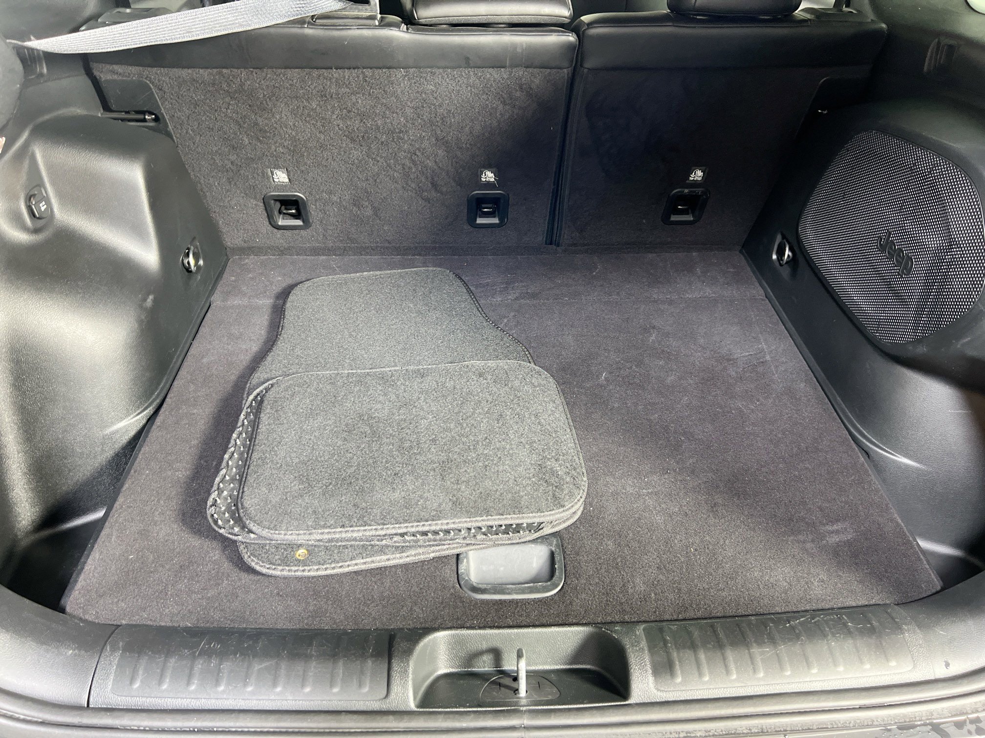 Used 2022 Jeep Cherokee Limited image 25