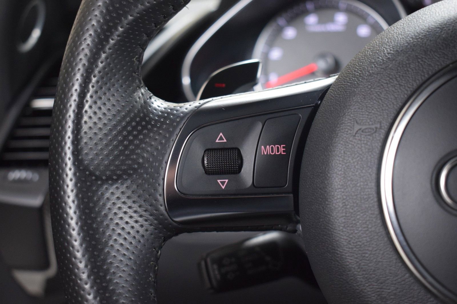 Used 2014 Audi R8 V8 w/ Convenience Package image 25