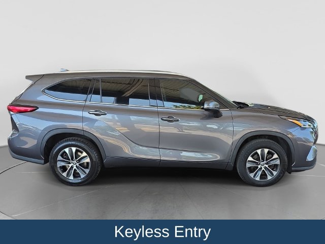 Used 2021 Toyota Highlander XLE FWD image 10