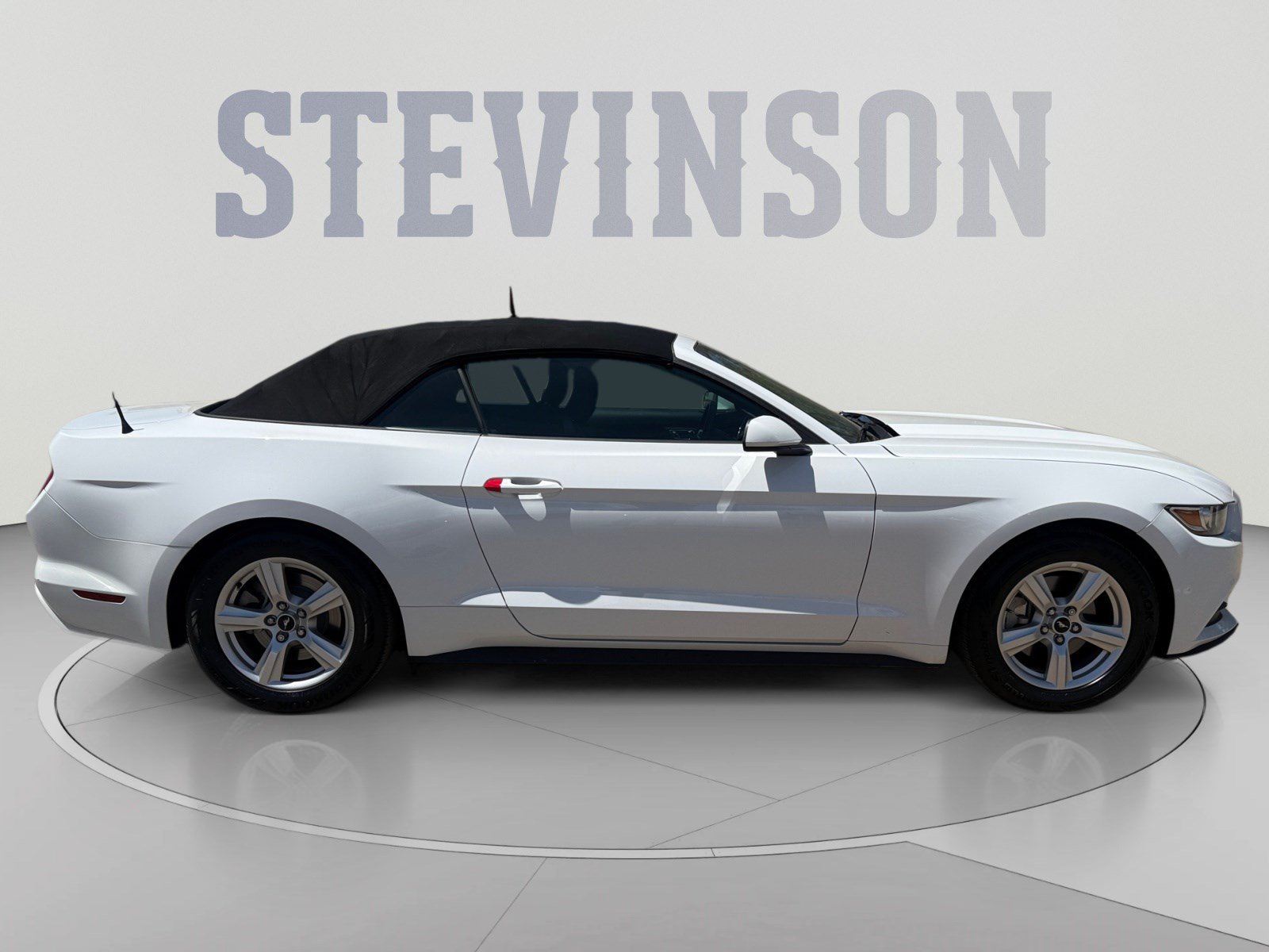 Used 2017 Ford Mustang Convertible RWD image 6