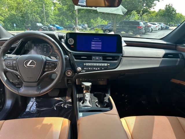 Certified 2023 Lexus ES 250 w/ Premium Package AWD/4WD image 17
