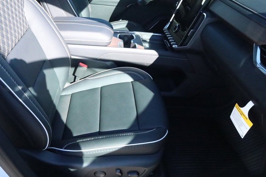 New 2026 GMC Acadia Denali w/ Super Cruise Package image 14