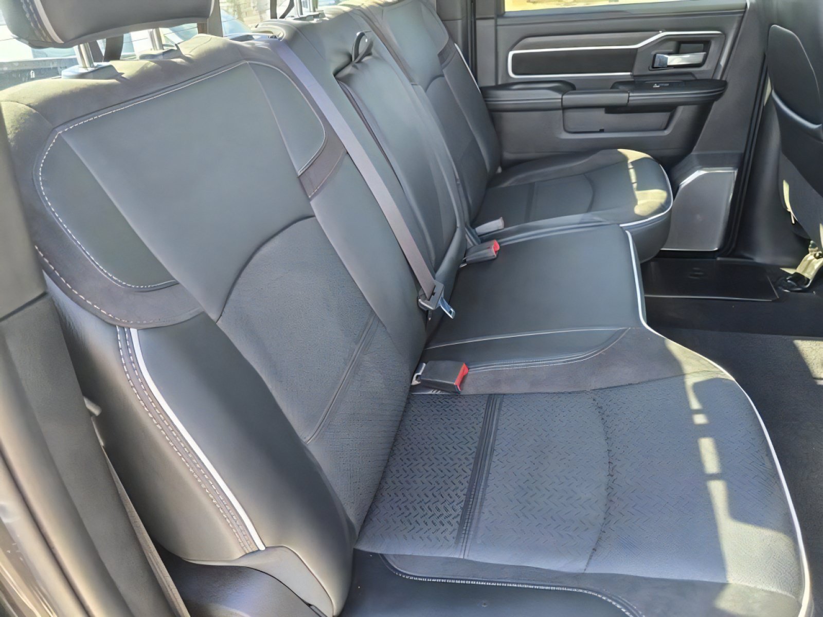 New 2025 RAM 2500 Laramie AWD/4WD image 14