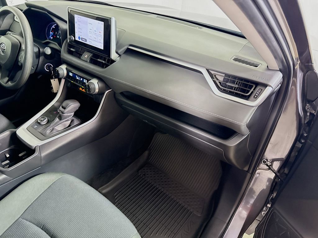 Used 2024 Toyota RAV4 LE AWD/4WD image 25