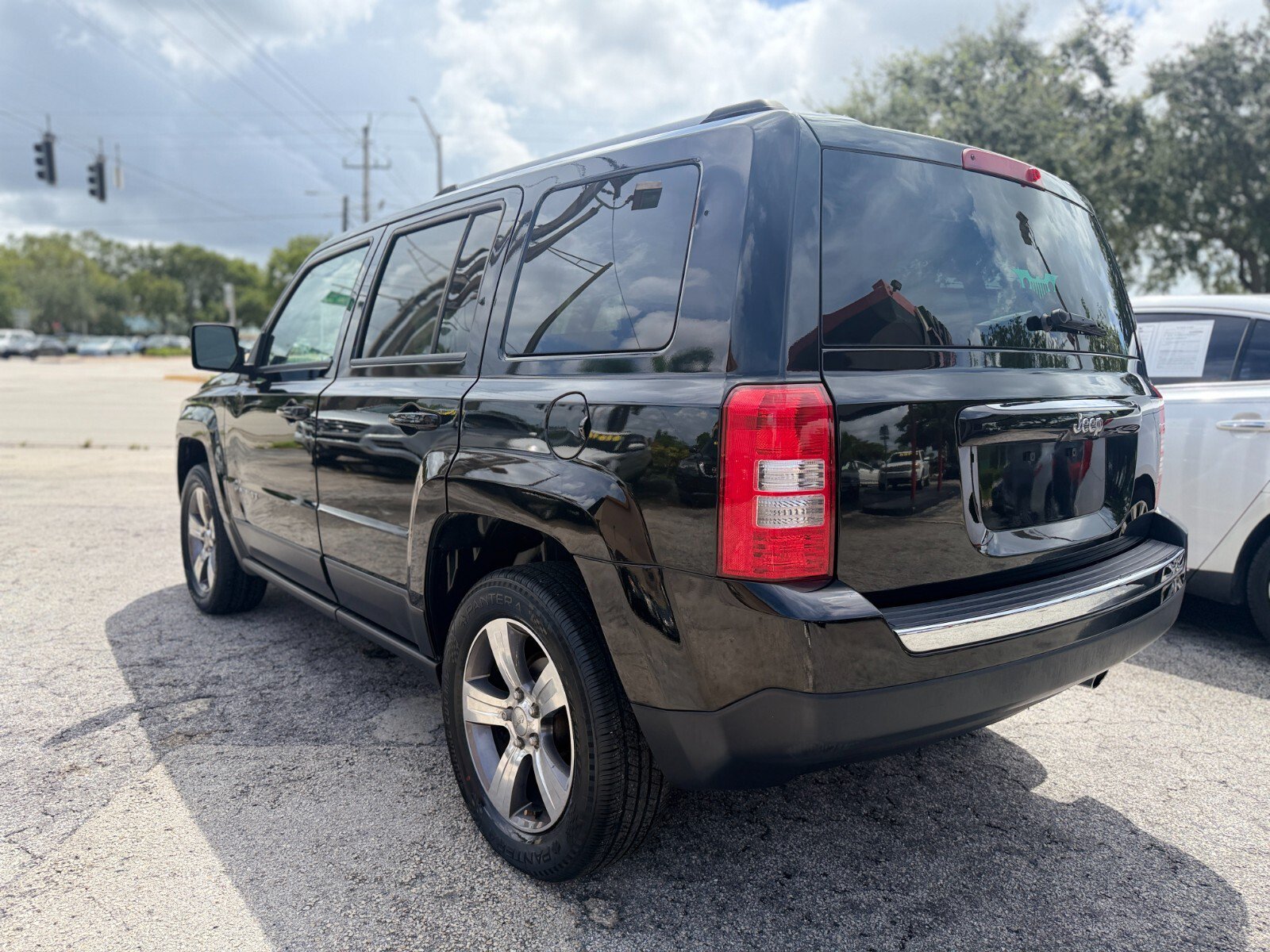 Used 2017 Jeep Patriot High Altitude AWD/4WD image 3