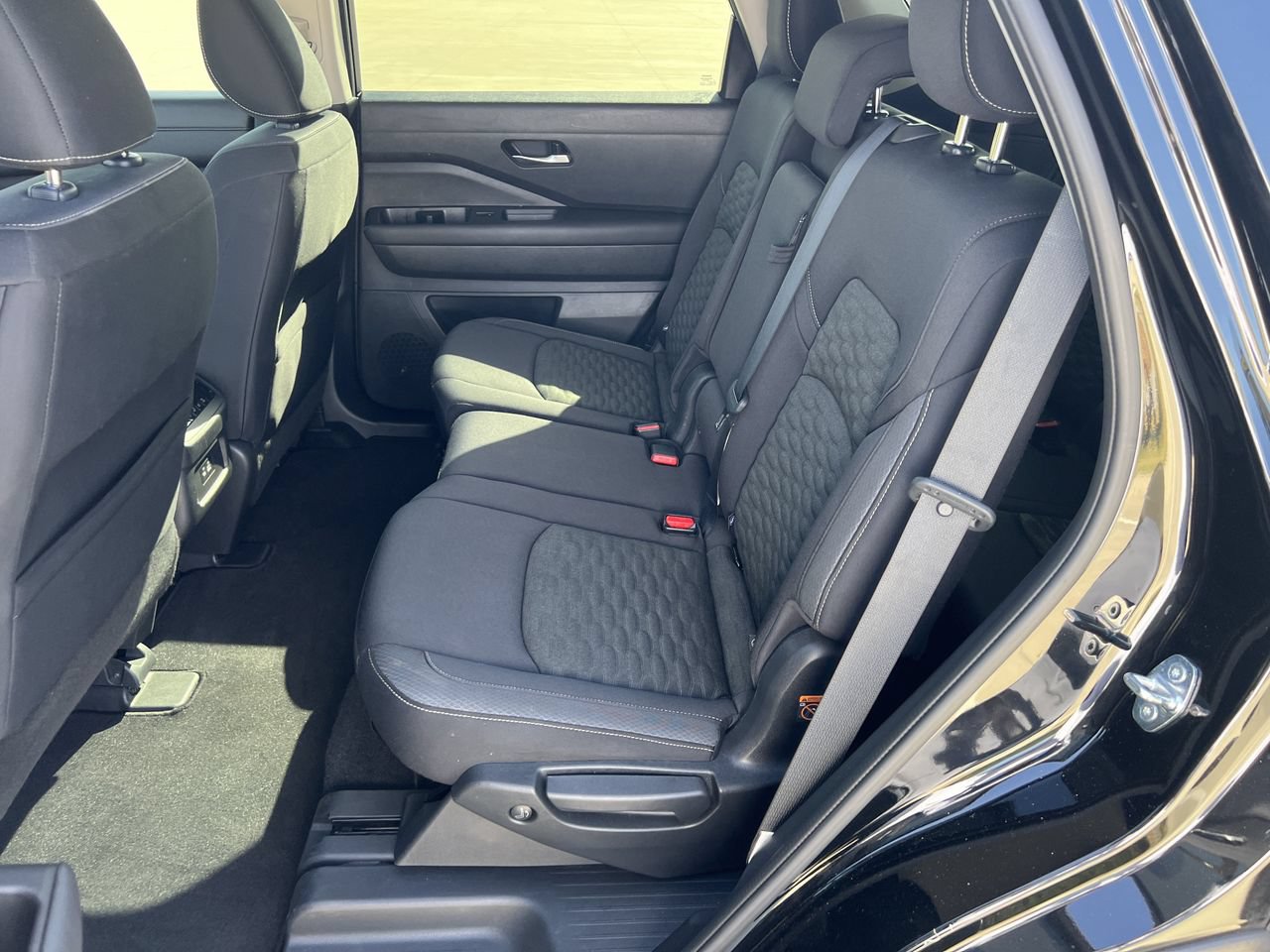Used 2022 Nissan Pathfinder S FWD image 19