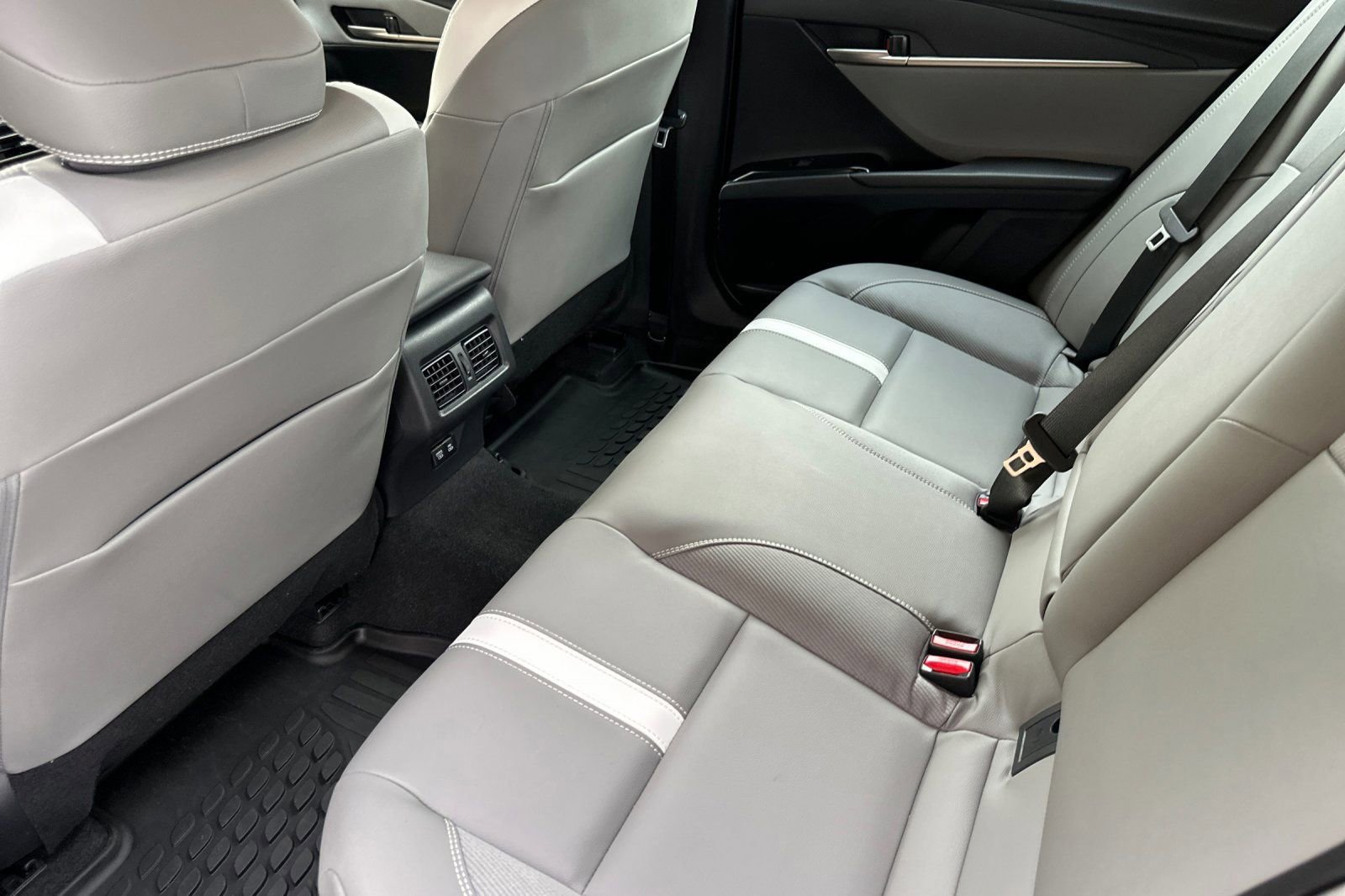 Used 2026 Toyota Camry SE image 13