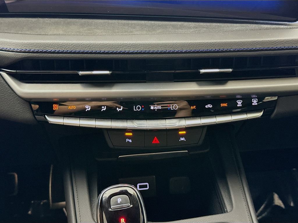 Used 2024 Cadillac XT4 Sport w/ Technology Package image 17