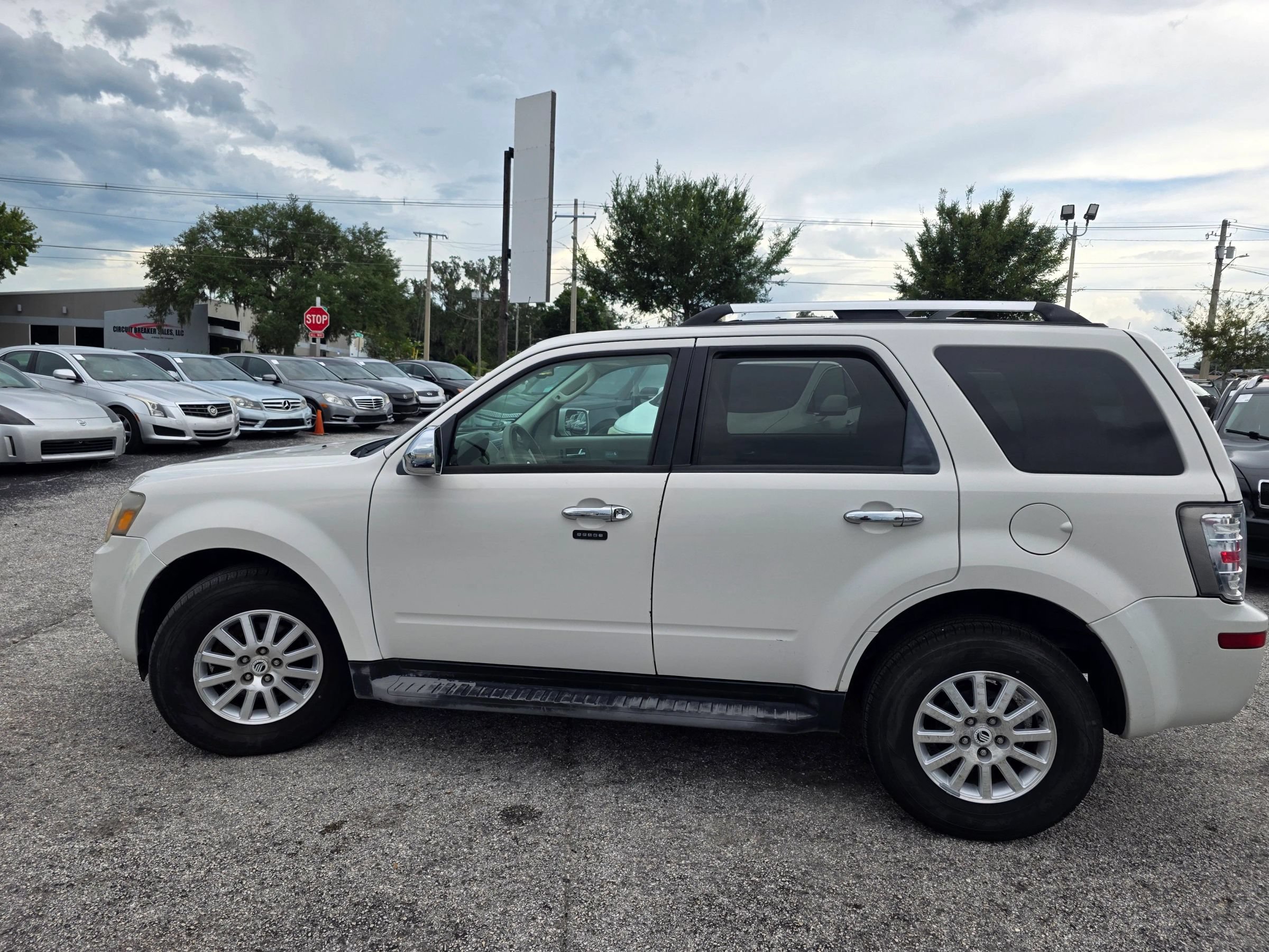 Used 2010 Mercury Mariner Premier FWD image 4