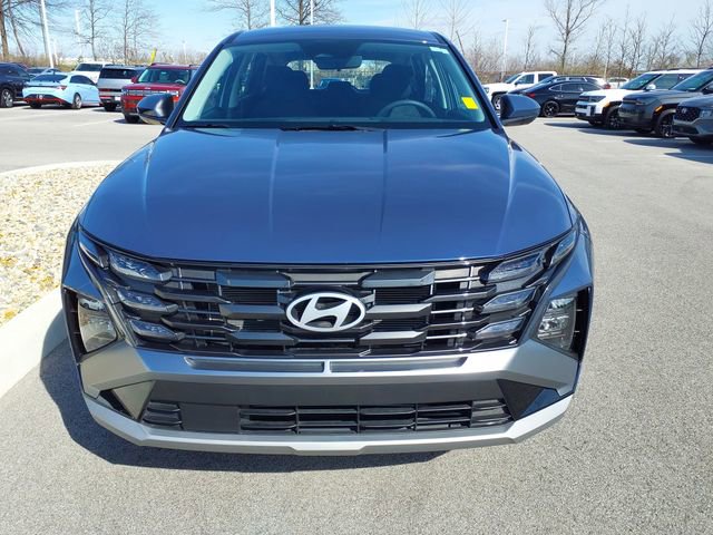 Certified 2025 Hyundai Tucson SE image 2