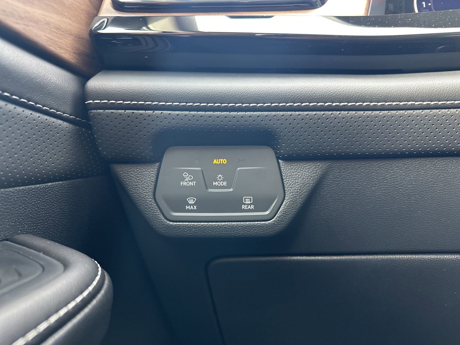 New 2026 Volkswagen Atlas SE image 13