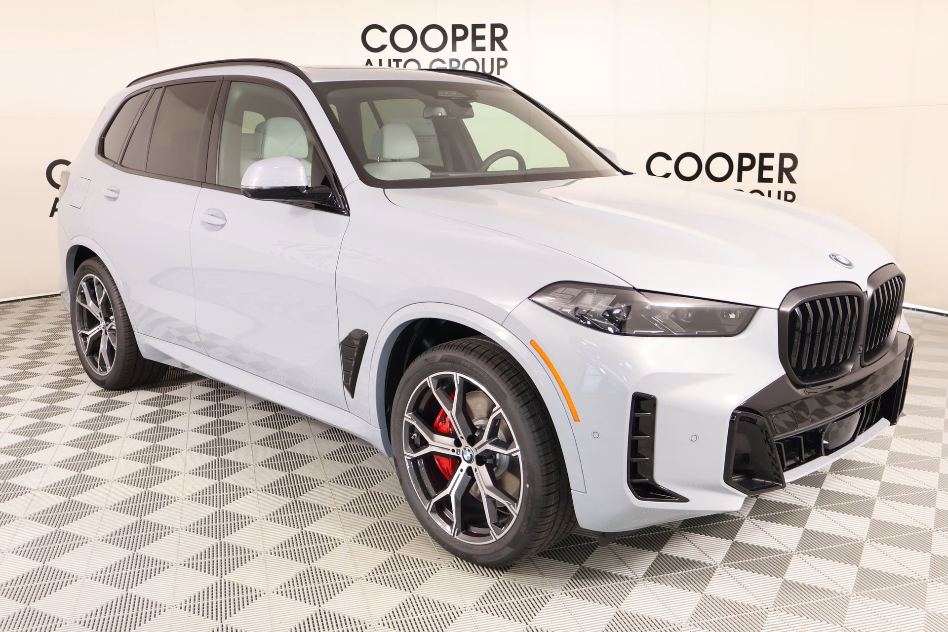 New 2026 BMW X5 xDrive50e w/ M Sport Package AWD/4WD image 1