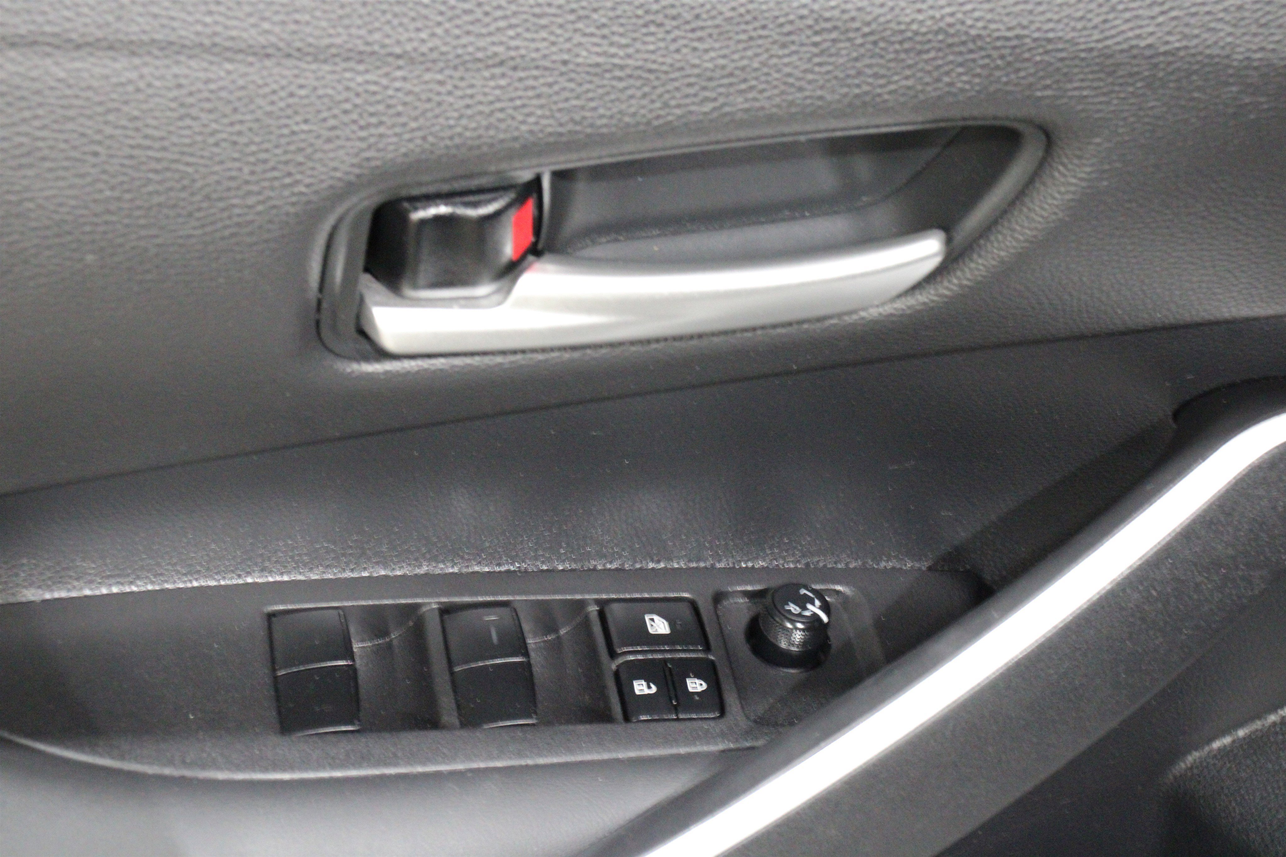 Used 2025 Toyota Corolla SE image 7