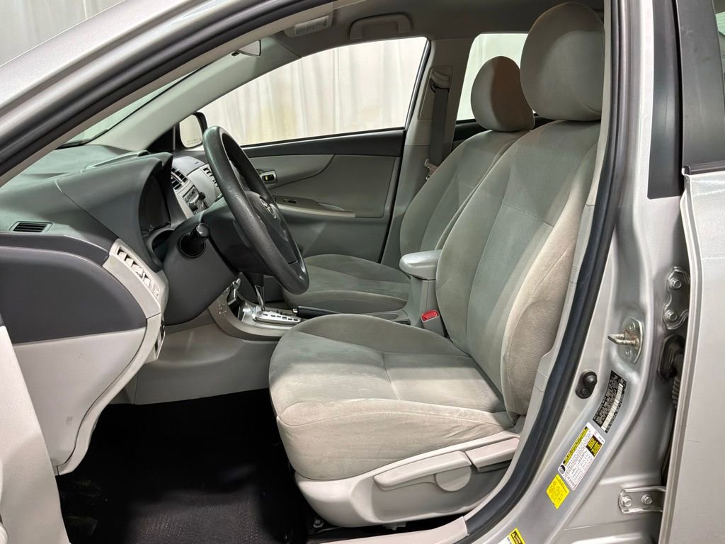 Used 2012 Toyota Corolla LE FWD image 18