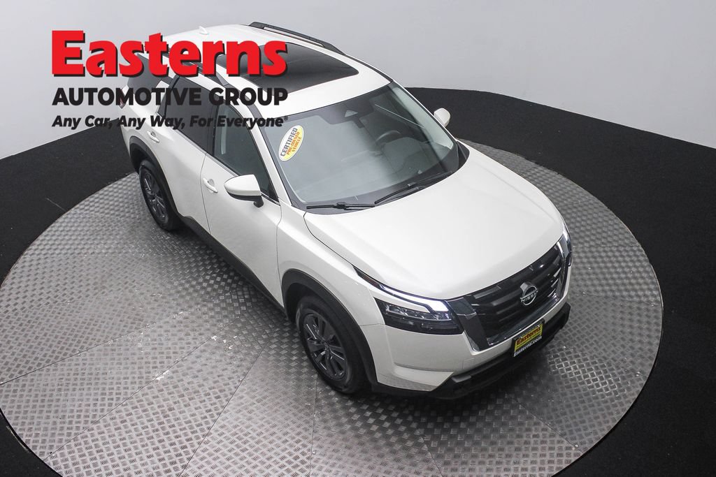 Used 2023 Nissan Pathfinder SV w/ SV Premium Package AWD/4WD image 3