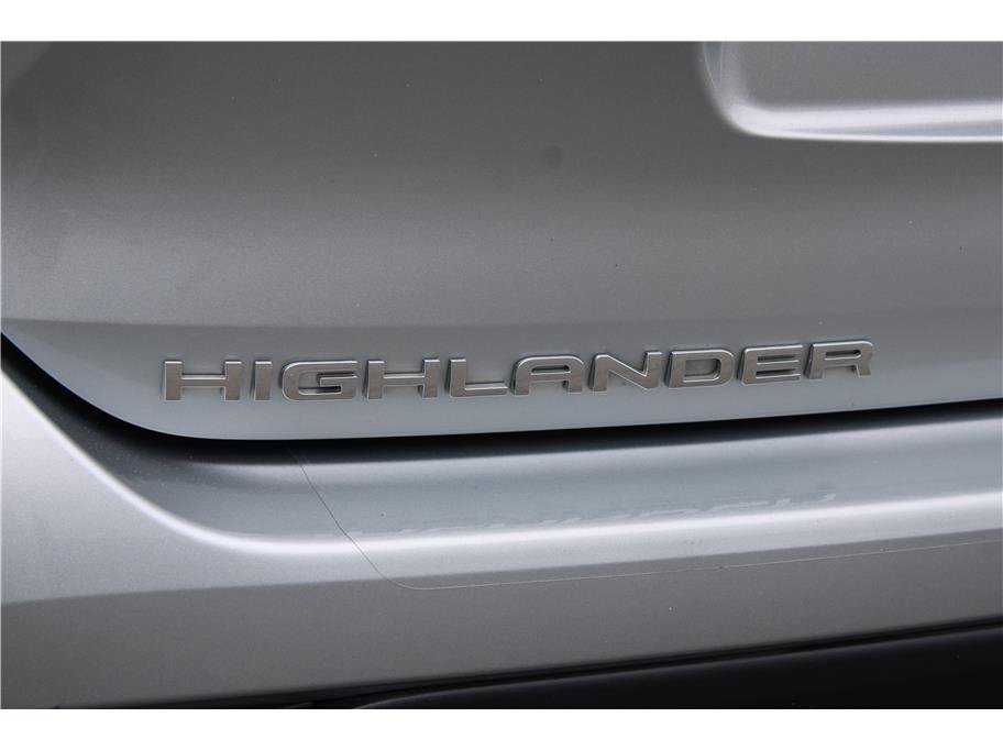 Used 2021 Toyota Highlander XLE AWD/4WD image 40