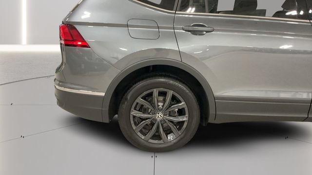 Used 2024 Volkswagen Tiguan SE w/ Panoramic Sunroof Package AWD/4WD image 25