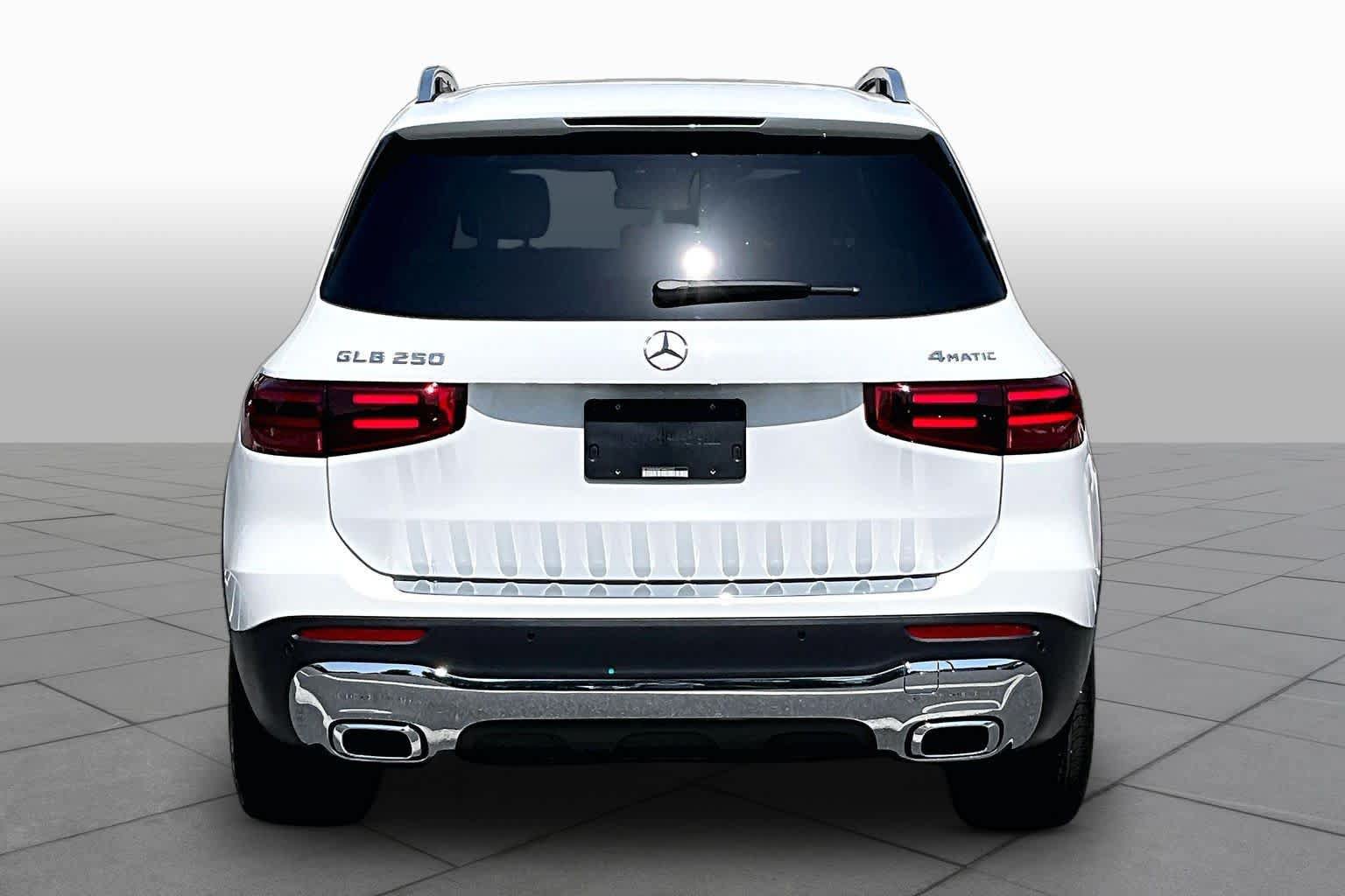 Used 2026 Mercedes-Benz GLB 250 4MATIC image 5