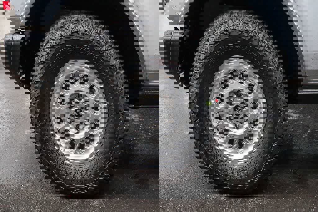 New 2025 Ford Bronco Badlands image 9