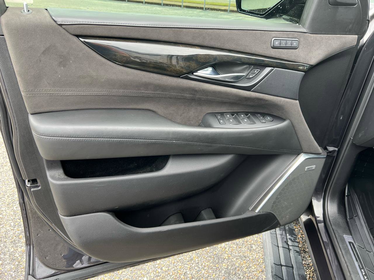 Used 2018 Cadillac Escalade Platinum image 26