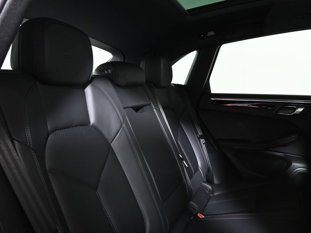 Used 2026 Porsche Macan AWD/4WD image 41