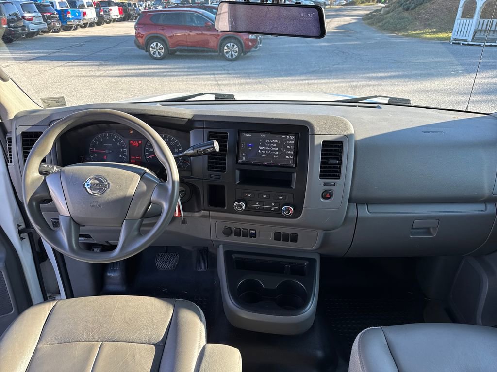 Used 2016 Nissan NV 3500 S image 13