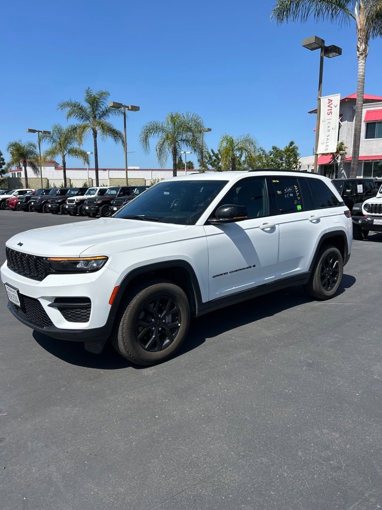 Used 2025 Jeep Grand Cherokee Altitude