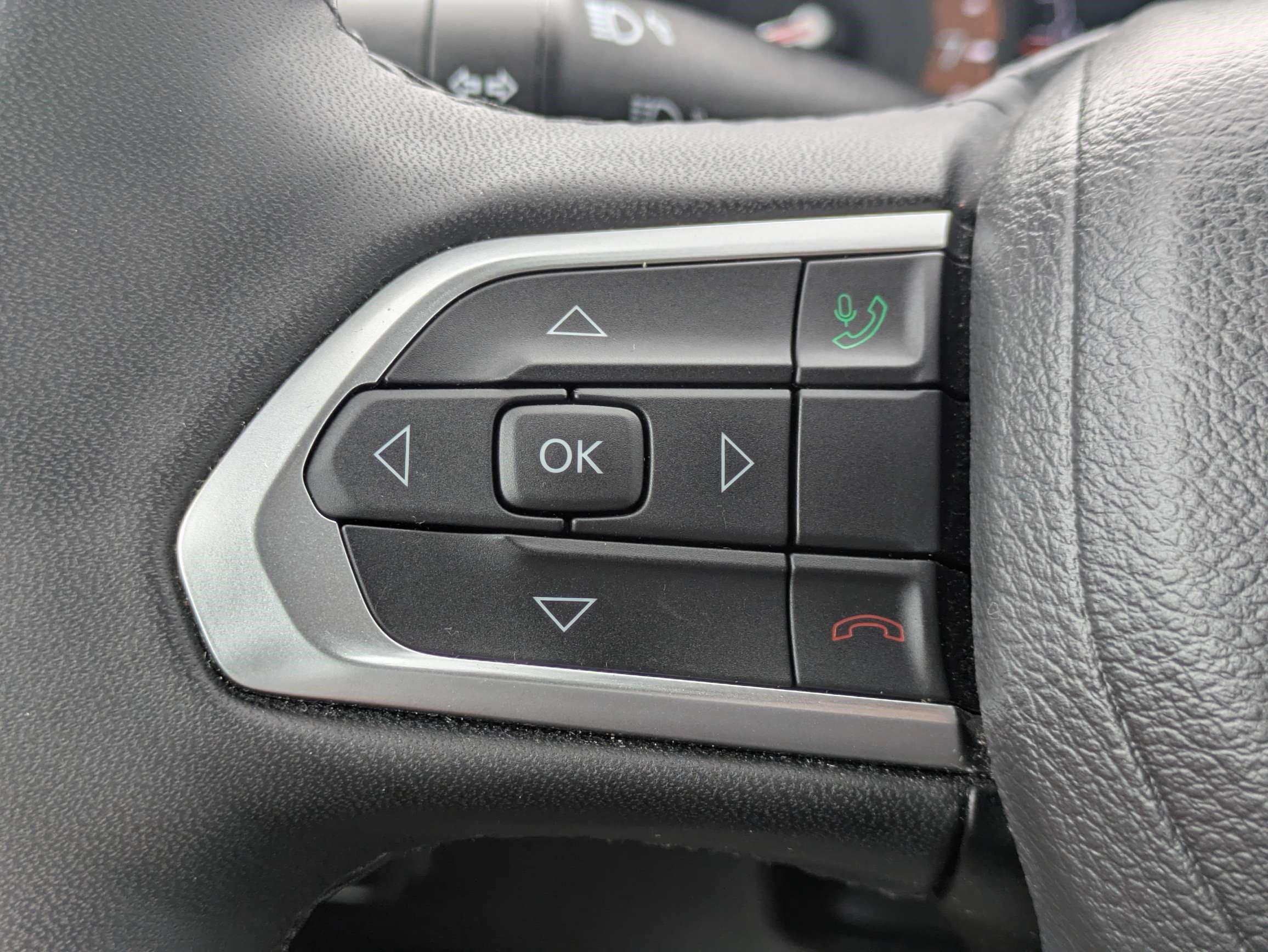 Used 2025 Jeep Compass Latitude AWD/4WD image 23
