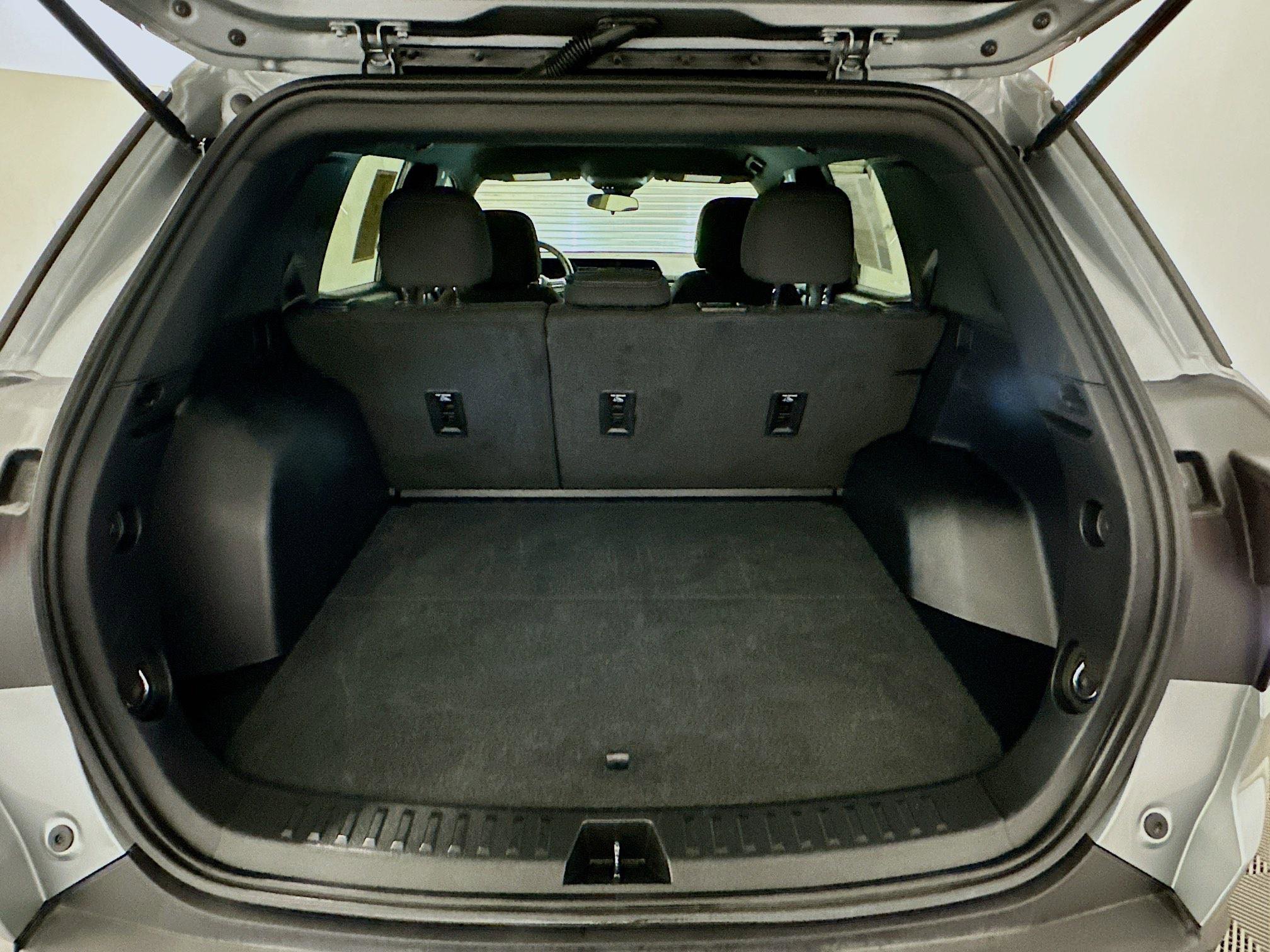 Used 2025 GMC Terrain Elevation image 30