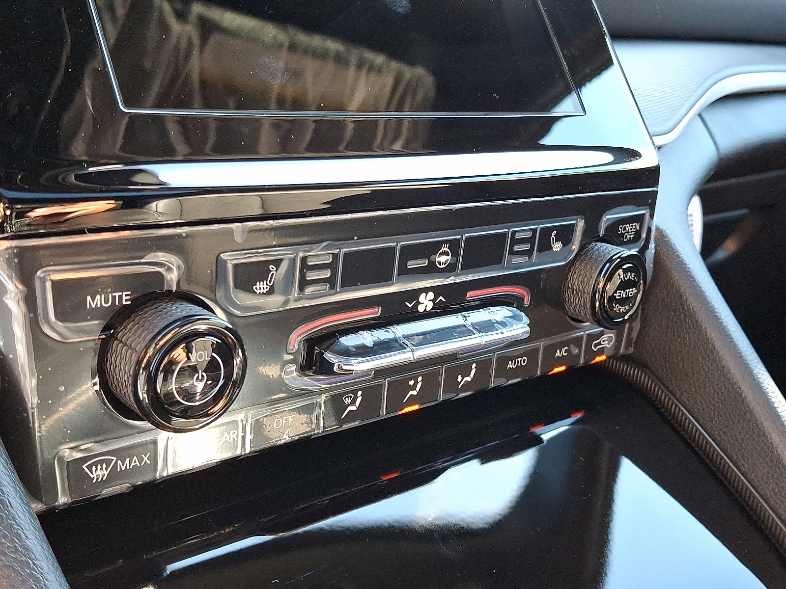 New 2025 Jeep Grand Cherokee Altitude image 14