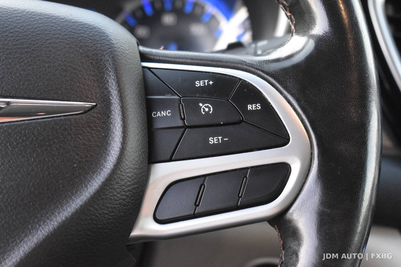 Used 2020 Chrysler Pacifica Touring-L FWD image 20
