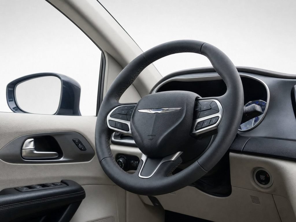 Used 2022 Chrysler Pacifica Touring-L FWD image 28