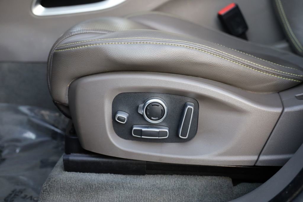 Used 2018 Jaguar F-PACE R-Sport AWD/4WD image 14