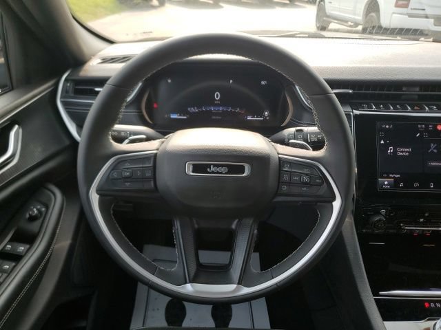 Used 2023 Jeep Grand Cherokee Altitude AWD/4WD image 19