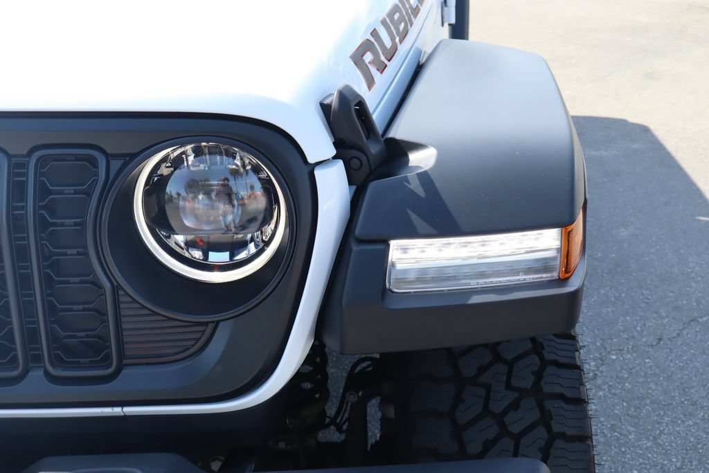 Used 2025 Jeep Gladiator Rubicon w/ Convenience Group AWD/4WD image 8