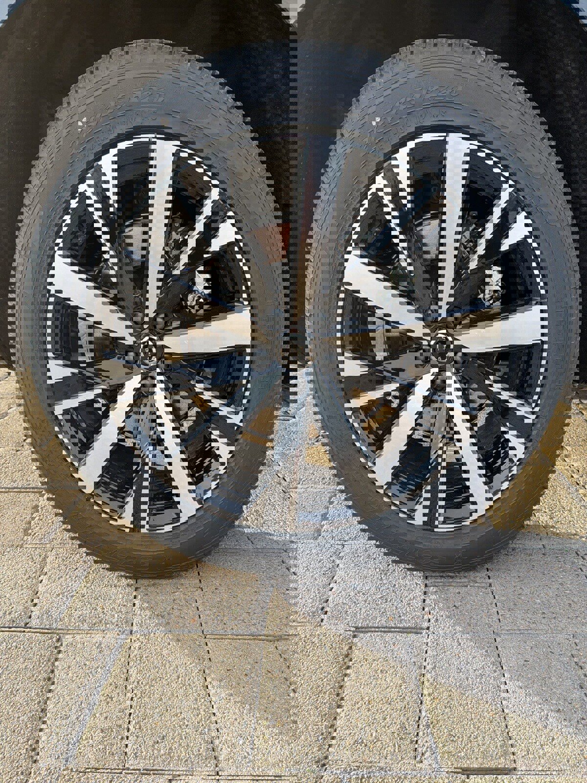 New 2026 Volvo XC90 B5 Core w/ Protection Package Premier image 8