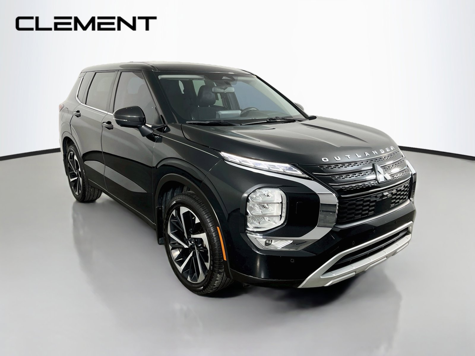 Used 2023 Mitsubishi Outlander SE AWD/4WD image 3