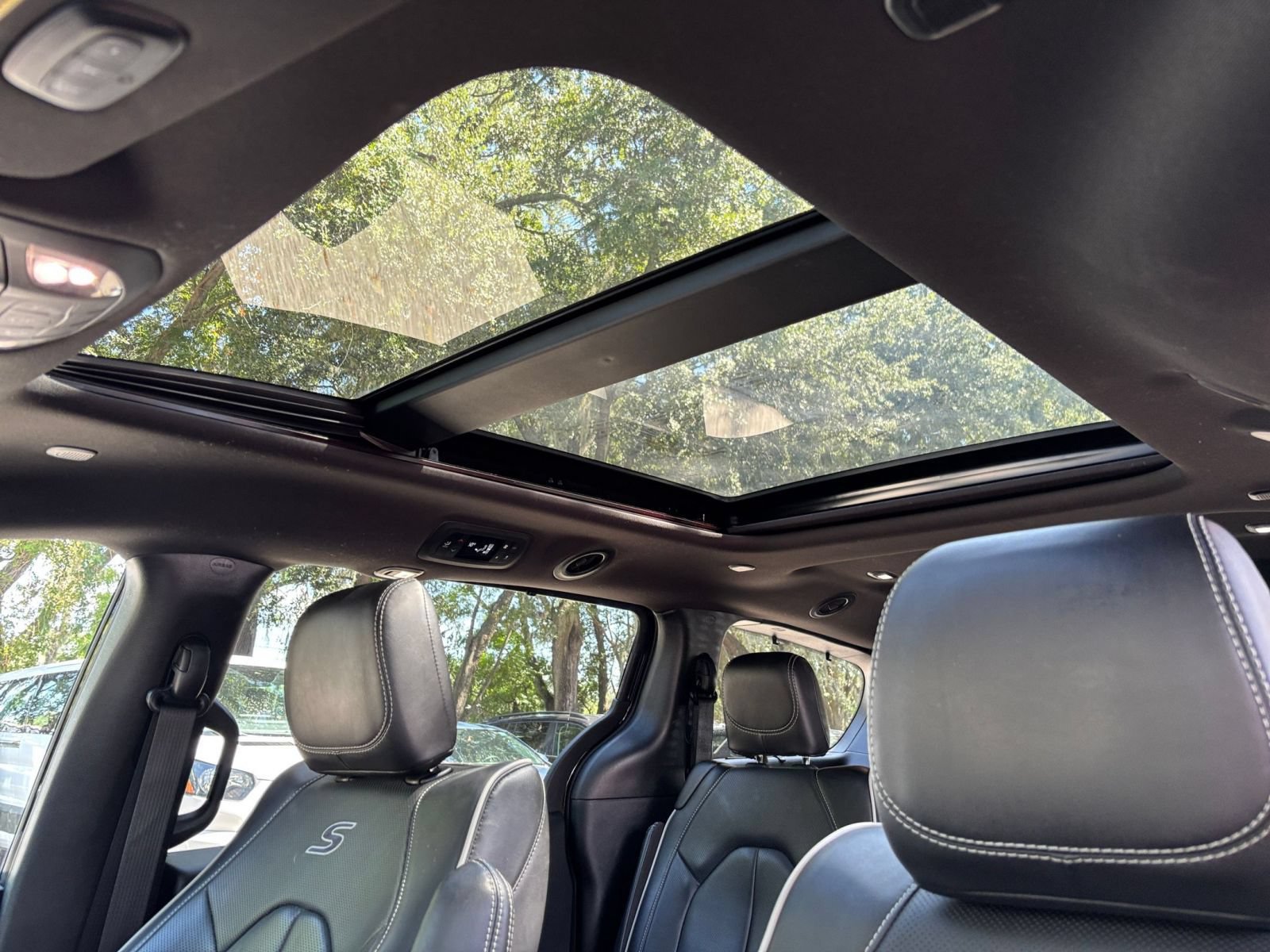 Used 2025 Chrysler Pacifica Limited FWD image 31