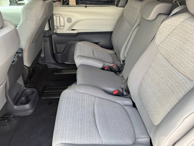 Used 2023 Toyota Sienna LE w/ LE Plus Package FWD image 28