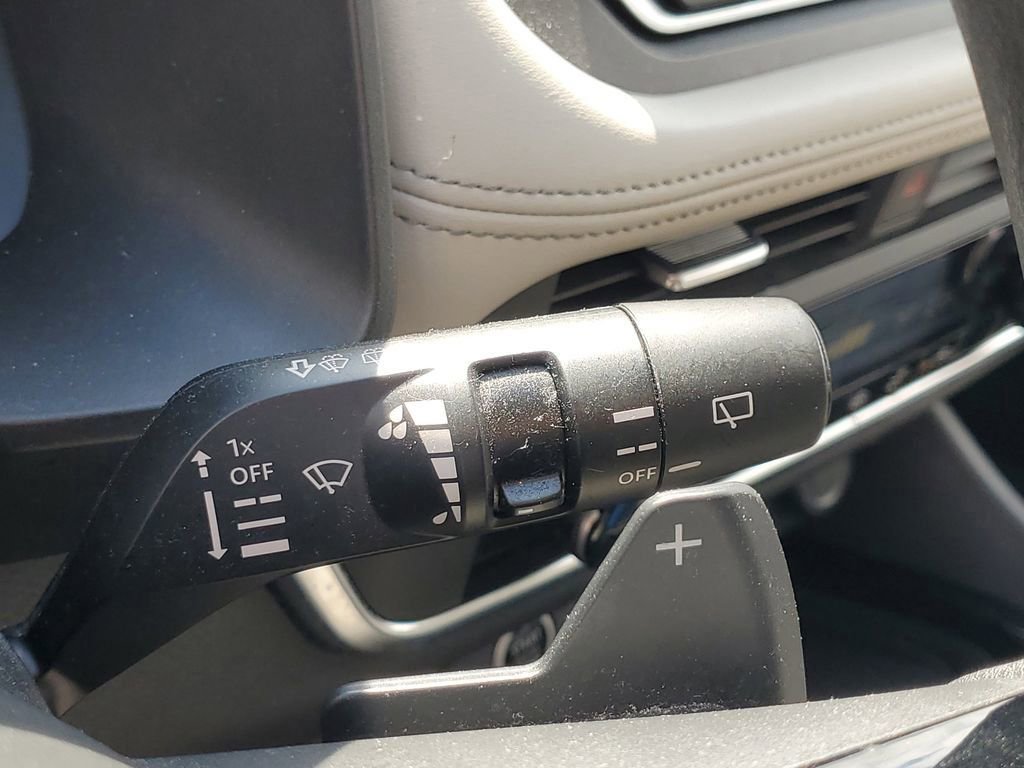 Used 2023 Nissan Rogue SV AWD/4WD image 26