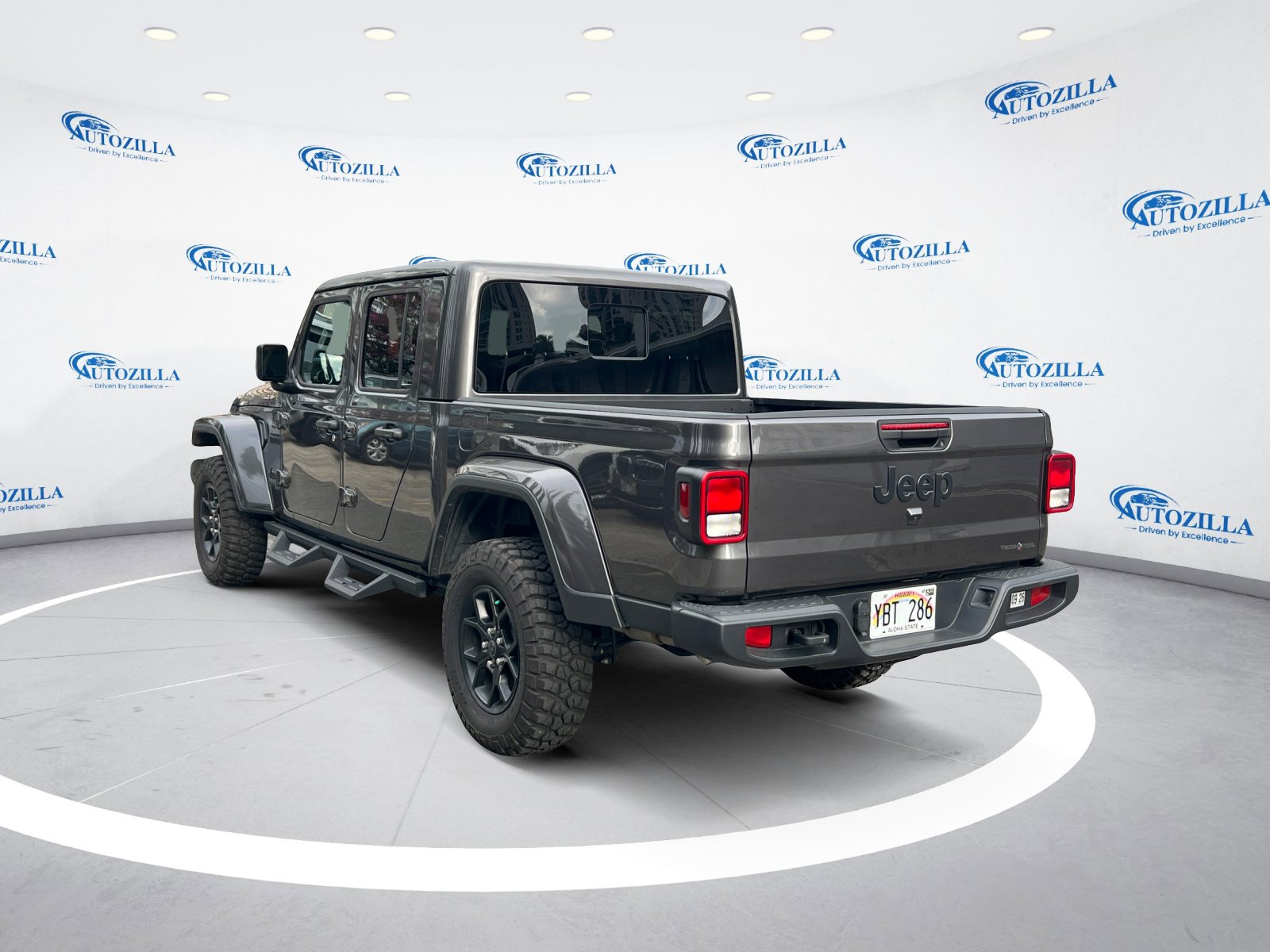 Used 2025 Jeep Gladiator Sport image 3