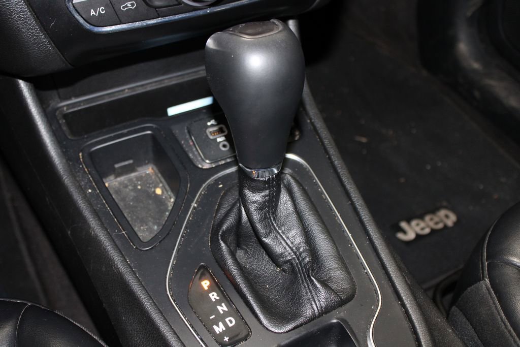 Used 2019 Jeep Cherokee Latitude Plus w/ Comfort/Convenience Group image 29