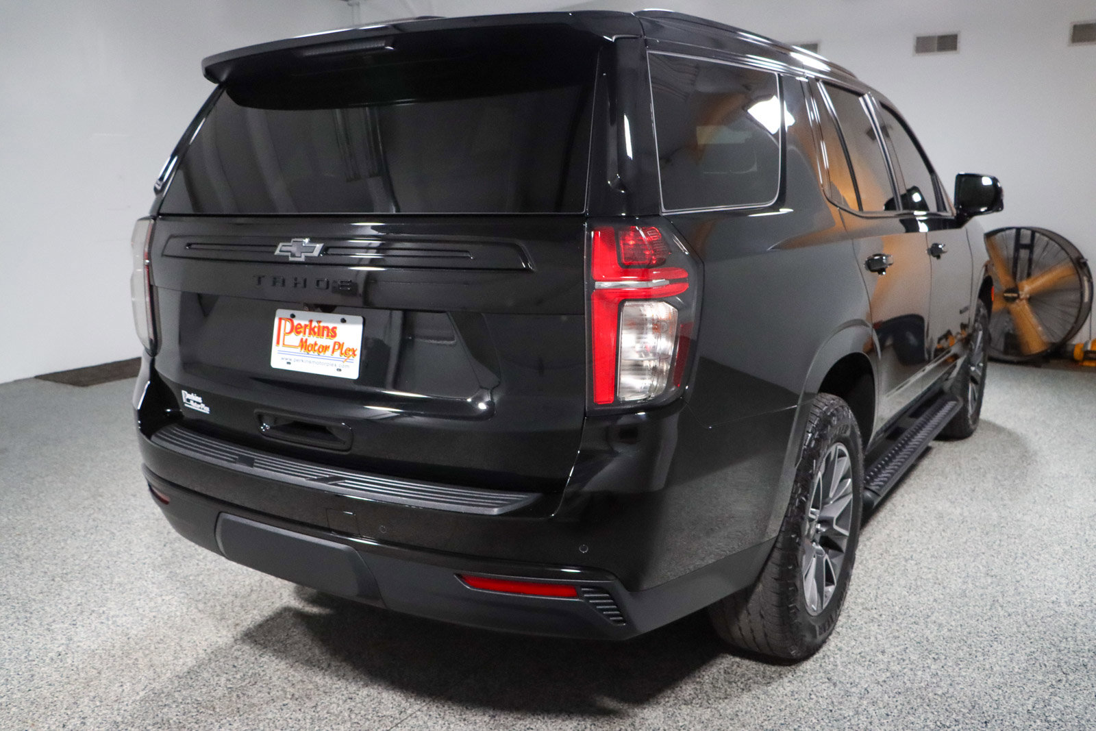 Used 2024 Chevrolet Tahoe Z71 w/ Luxury Package AWD/4WD image 7