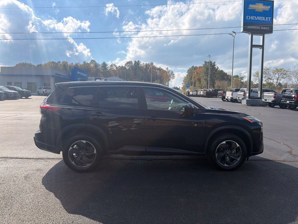 Used 2025 Nissan Rogue SV AWD/4WD image 11