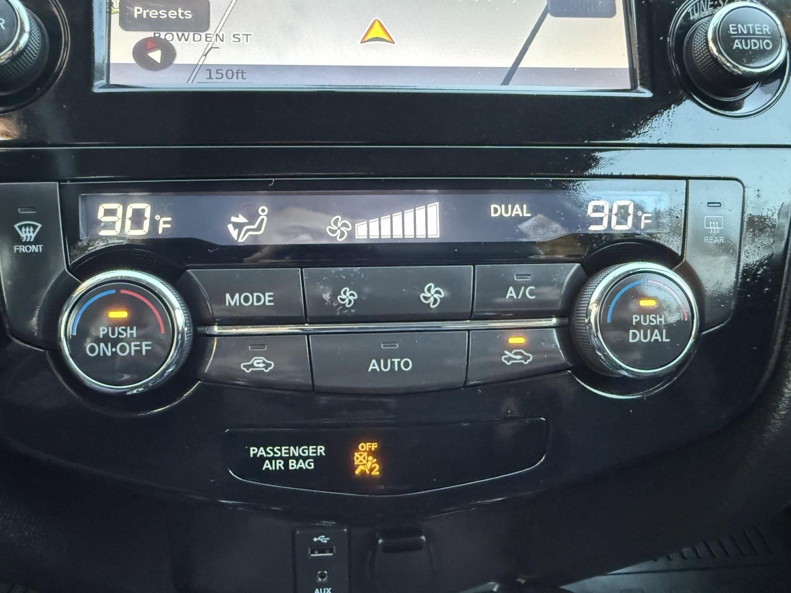 Used 2016 Nissan Rogue SV w/ SV Premium Package image 39